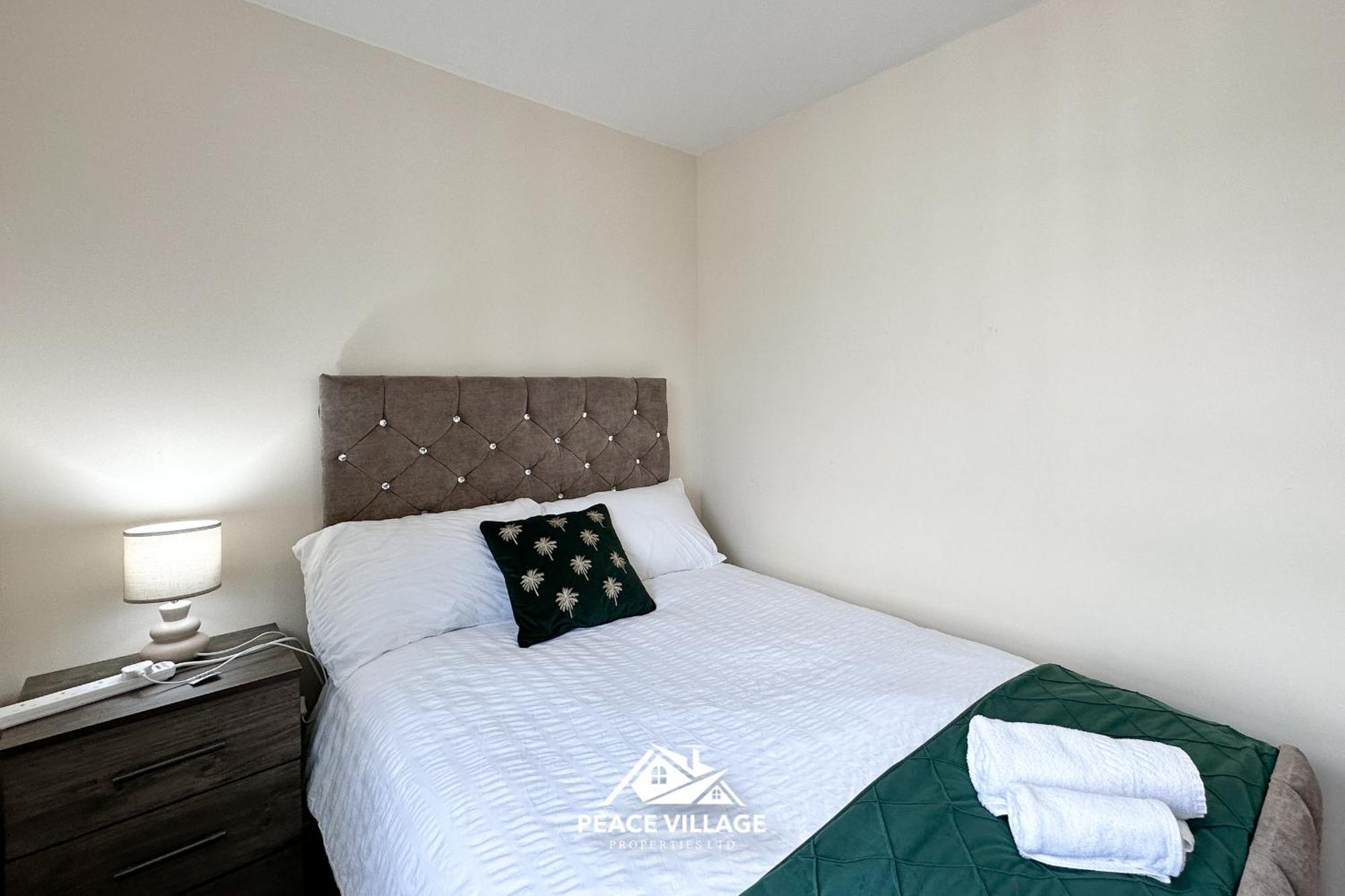 Ashton Co-Living - Private Room Self-Cater Manchester Exterior photo